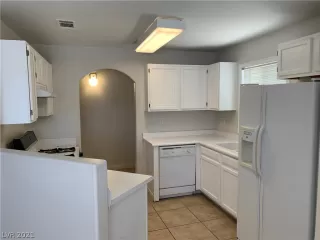 Photo #3: 2296351 Listing 