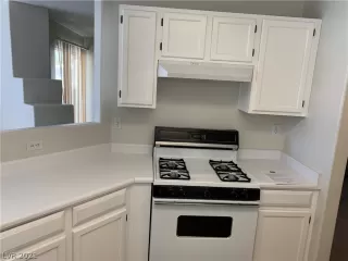 Photo #4: 2296351 Listing 