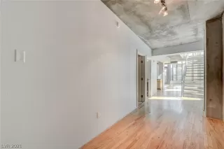 Photo #2: 2296404 Listing