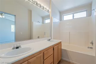 Photo #3: 2296406 Listing 