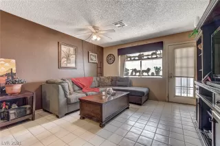 Photo #4: 2296435 Listing