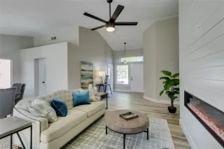 Photo #4: 2296457 Listing