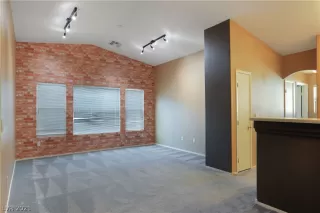 Photo #5: 2296464 Listing