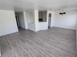 Photo #3: 2296505 Listing 