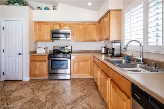 Photo #5: 2296521 Listing