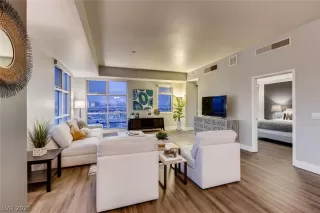 Photo #4: 2296597 Listing