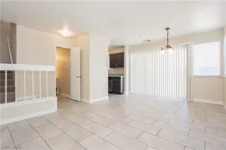 Photo #4: 2296627 Listing