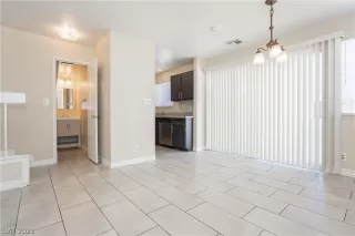 Photo #5: 2296627 Listing