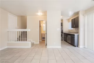 Photo #6: 2296627 Listing