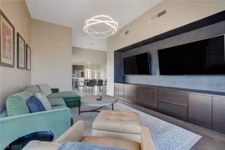 Photo #5: 2296628 Listing