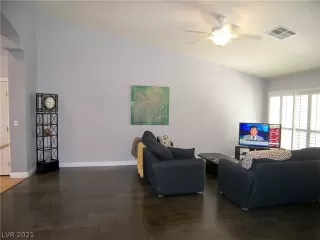 Photo #5: 2296649 Listing