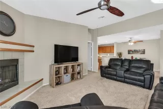 Photo #5: 2296685 Listing