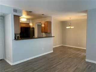 Photo #5: 2296700 Listing 