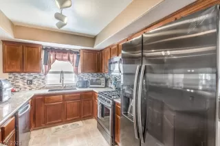 Photo #5: 2296704 Listing
