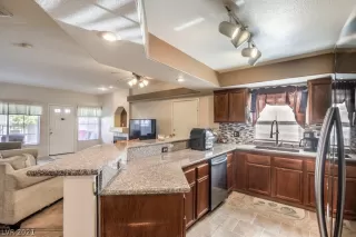 Photo #6: 2296704 Listing