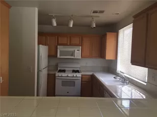 Photo #3: 2296732 Listing 