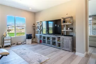 Photo #4: 2296744 Listing