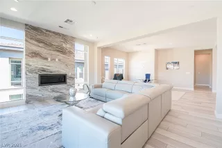 Photo #6: 2296744 Listing