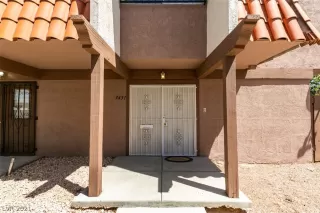 Photo #1: 2296747 Listing