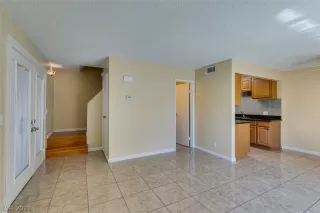 Photo #5: 2296747 Listing