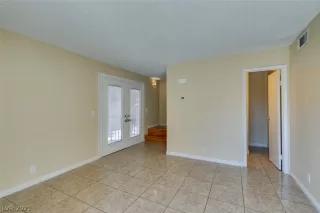 Photo #6: 2296747 Listing