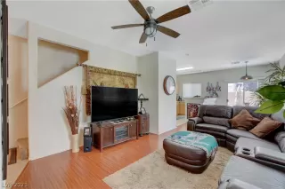 Photo #3: 2296753 Listing