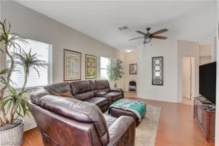 Photo #4: 2296753 Listing