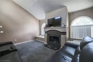 Photo #5: 2296869 Listing