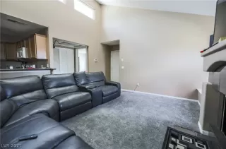 Photo #6: 2296869 Listing