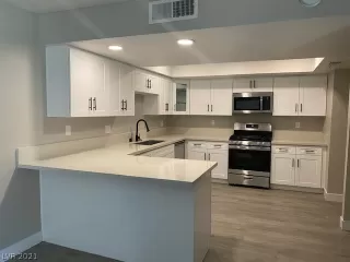 Photo #4: 2296888 Listing