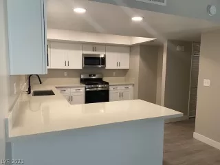 Photo #5: 2296888 Listing