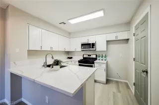 Photo #1: 2296957 Listing