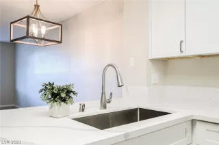 Photo #3: 2296957 Listing