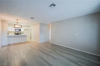 Photo #4: 2296957 Listing