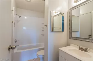 Photo #3: 2296969 Listing