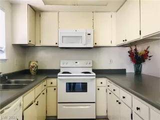 Photo #6: 2296981 Listing 