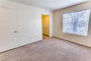 Photo #6: 2297000 Listing