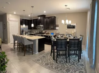 Photo #4: 2297036 Listing