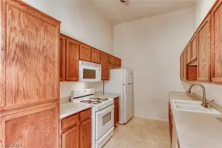 Photo #5: 2297047 Listing