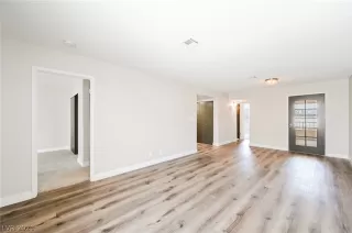 Photo #3: 2297048 Listing