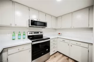 Photo #6: 2297048 Listing