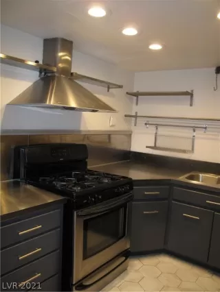 Photo #3: 2297115 Listing