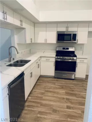 Photo #4: 2297118 Listing