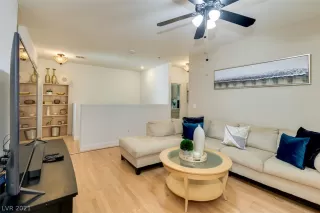 Photo #3: 2297119 Listing