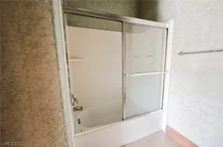 Photo #4: 2297138 Listing