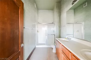 Photo #5: 2297138 Listing