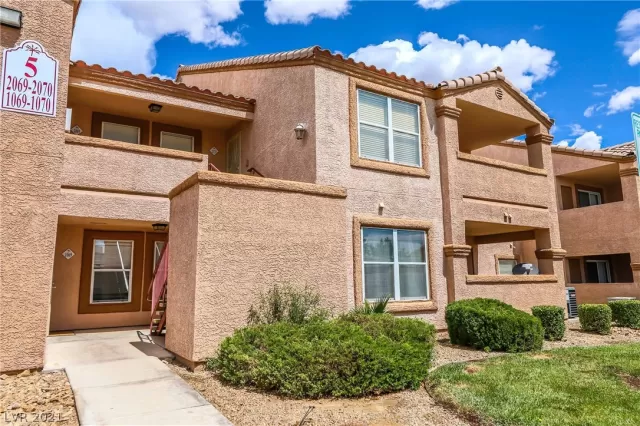 MLS: 2297221 Condo For Sale