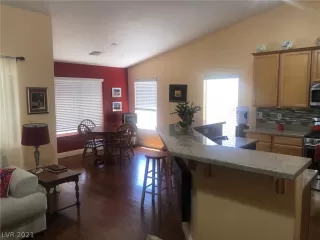 Photo #6: 2297327 Listing 