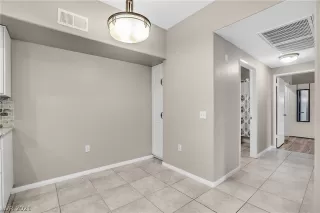 Photo #5: 2297342 Listing 