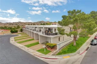 Photo #5: 2297379 Listing